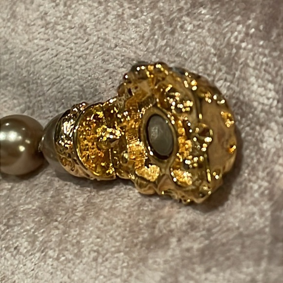 Joan Rivers Faux Pearl Necklace Magnetic Clasp 30” Gold Egg Clasp - Picture 6 of 7